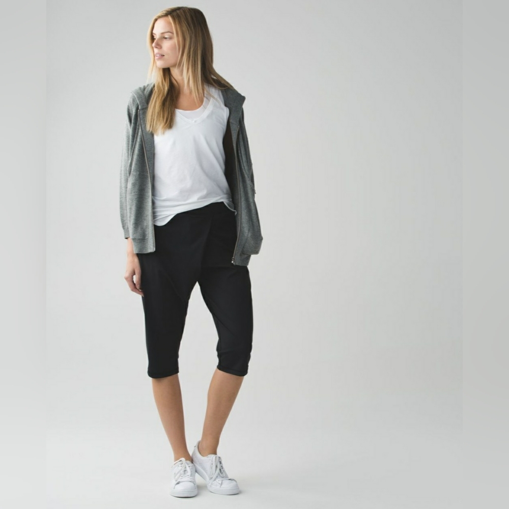 Lululemon Retreat Yogi Crop - Black - Sz 6